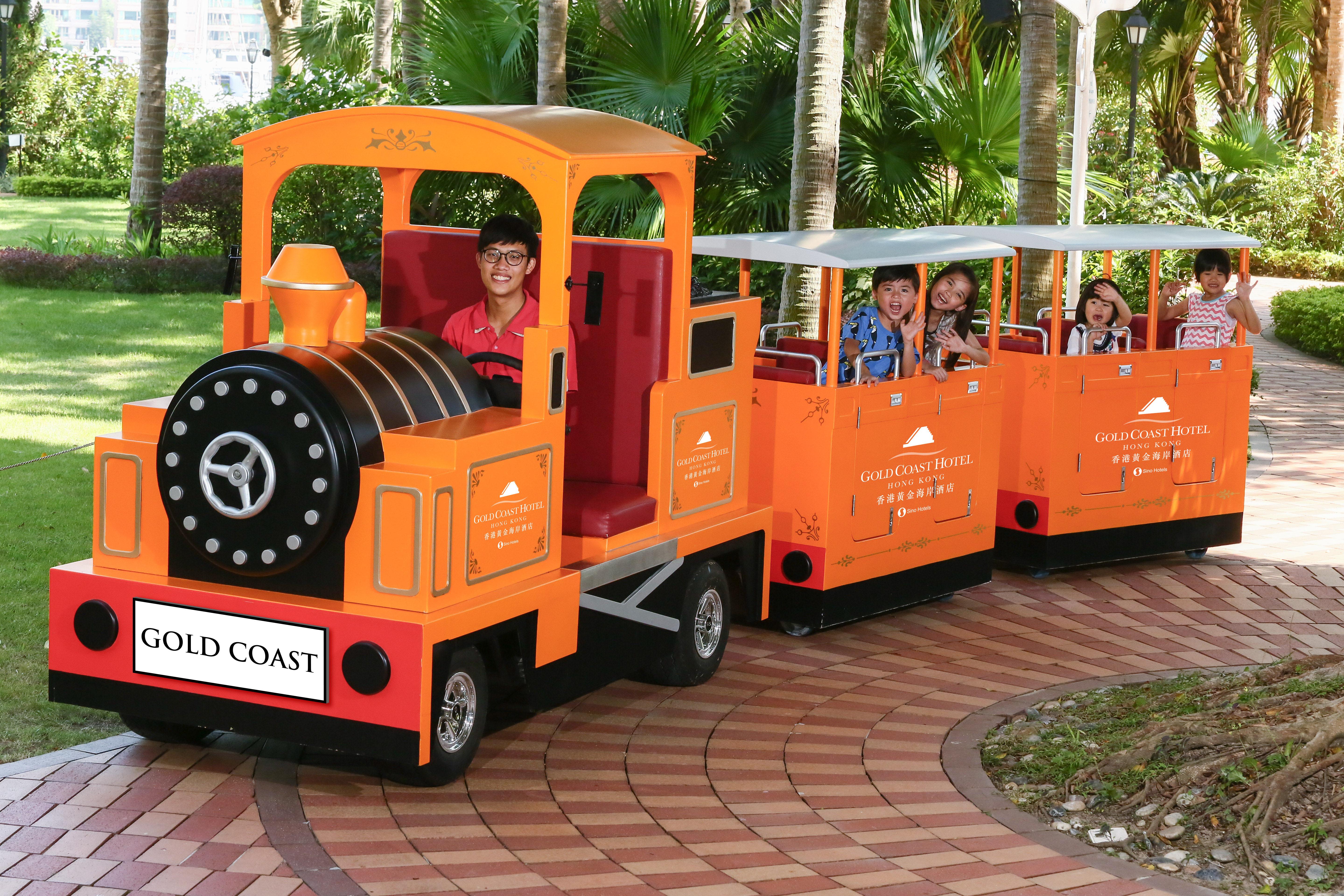 Hong Kong Gold Coast Hotel Exteriér fotografie The Gold Coast Family Train