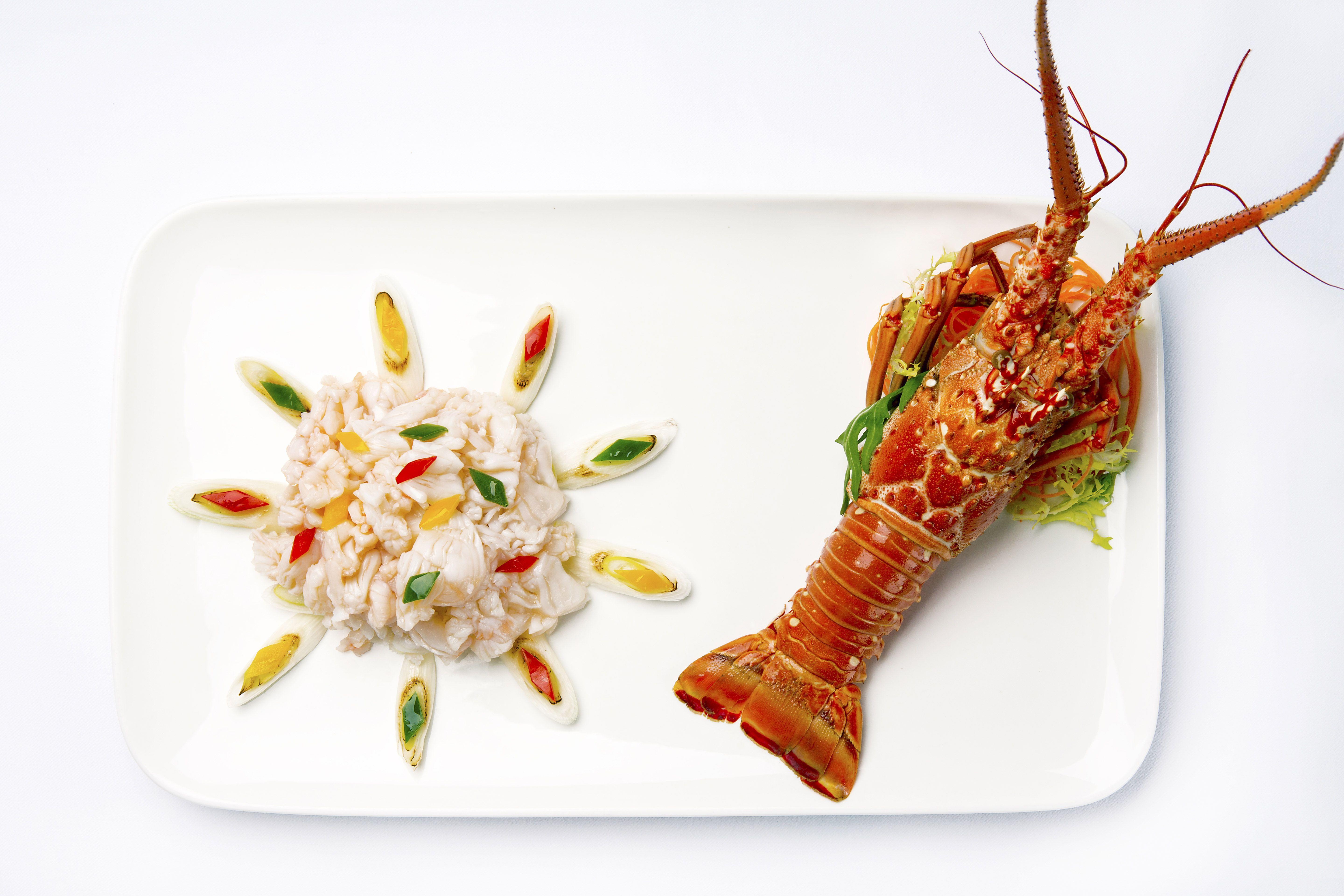 Hong Kong Gold Coast Hotel Exteriér fotografie A lobster prepared for consumption