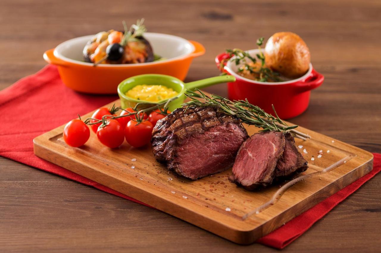 Hong Kong Gold Coast Hotel Exteriér fotografie A steak prepared with the dry-aging technique