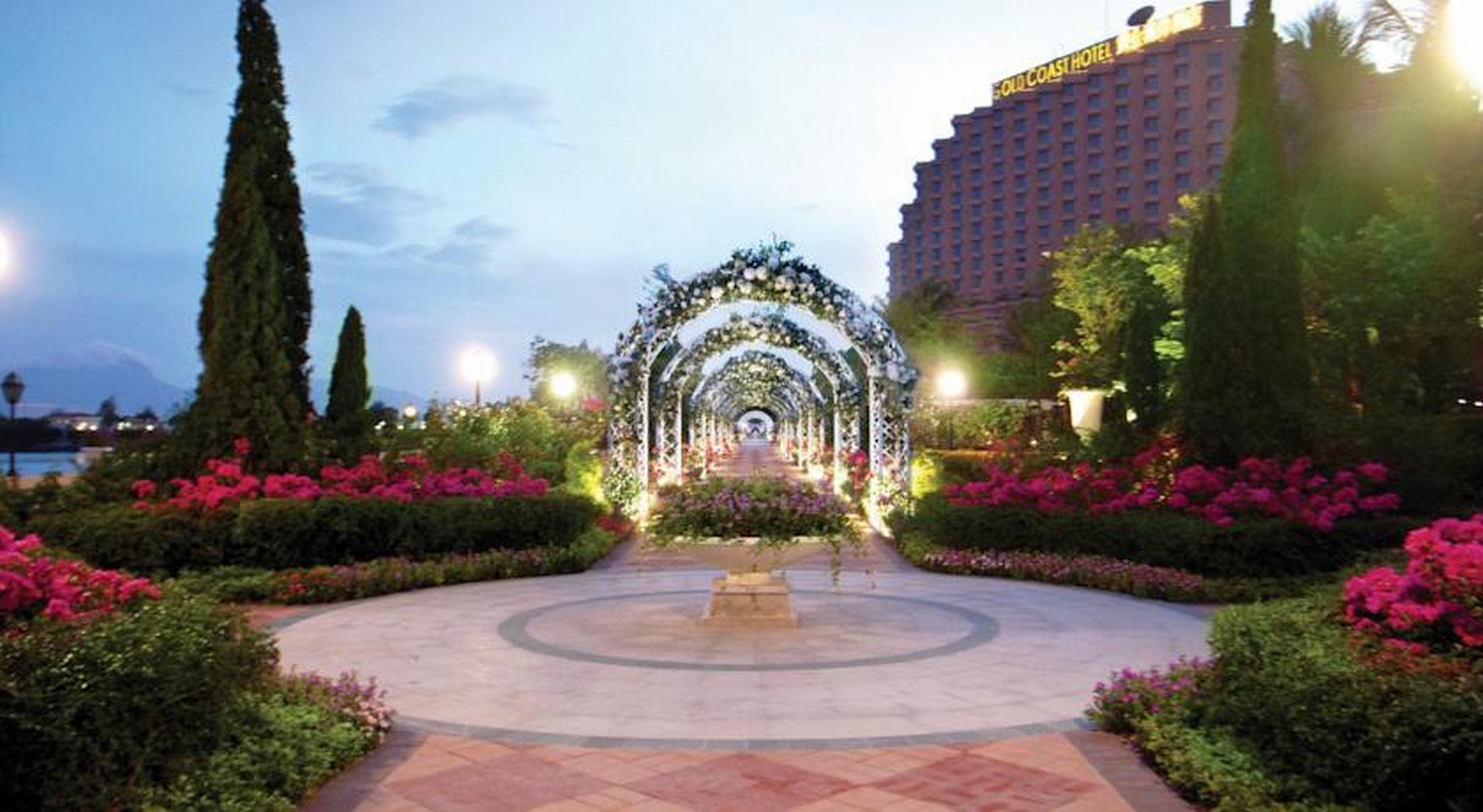 Hong Kong Gold Coast Hotel Exteriér fotografie Rose Garden