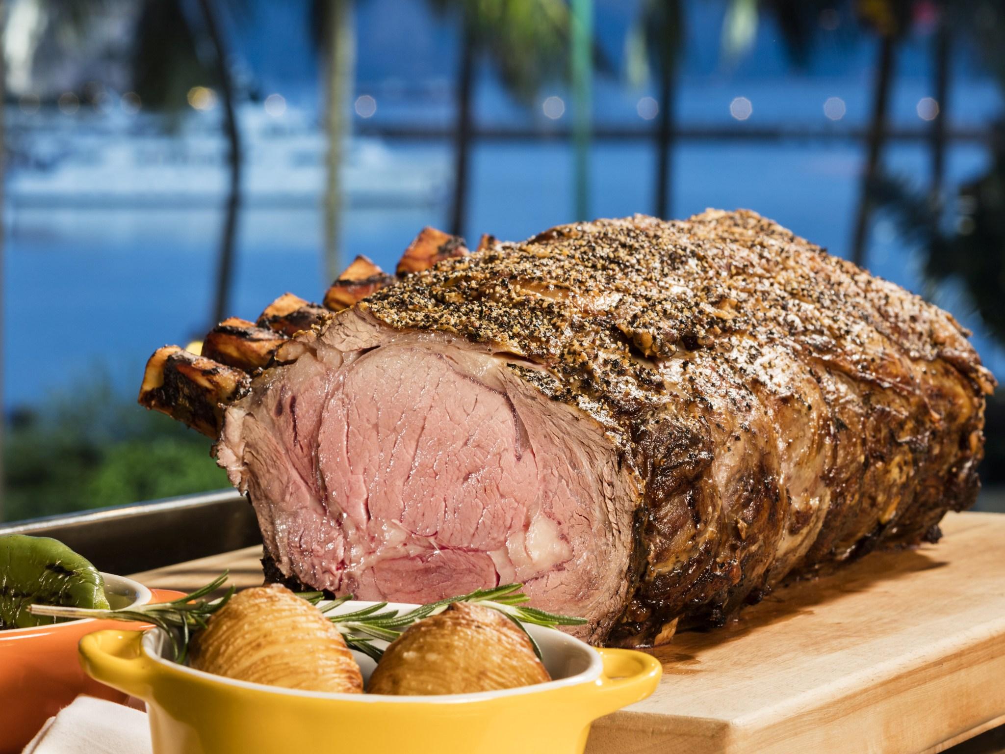 Hong Kong Gold Coast Hotel Exteriér fotografie A roast rib of beef